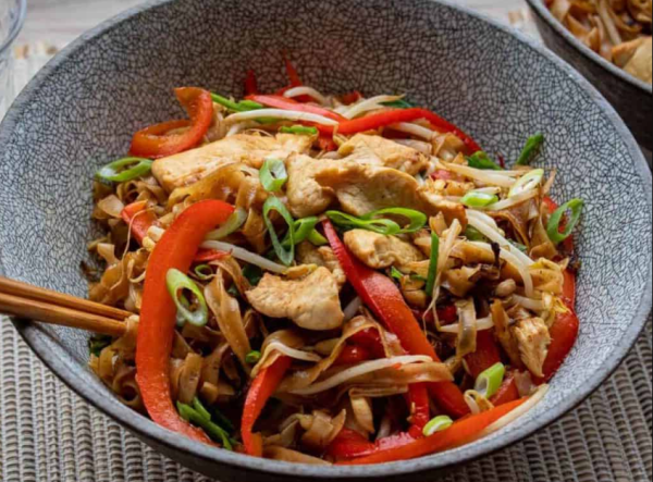 Wok Kip (gebakken rijst of noedels)